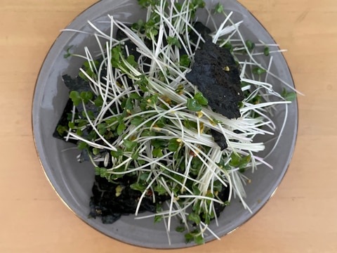 ブロッコリースプラウトと味付け海苔のサラダ